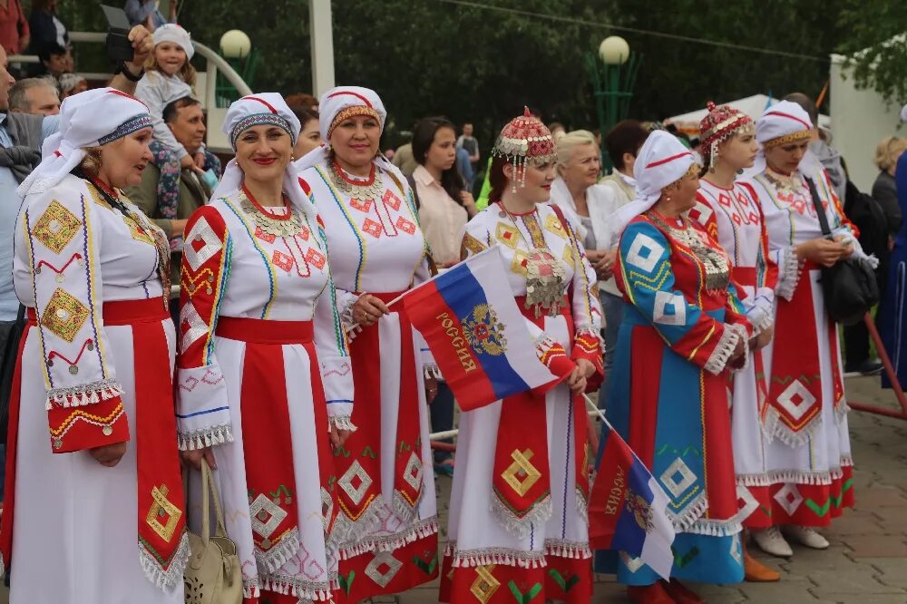 Народы проживающие в кемеровской области. Коренные народы Кузбасса Калмаки. Коренные народы Кузбасса Шорцы. Коренные народы Кемеровской области Кузбасса. Народы Кузбасса Шорцы костюмы.