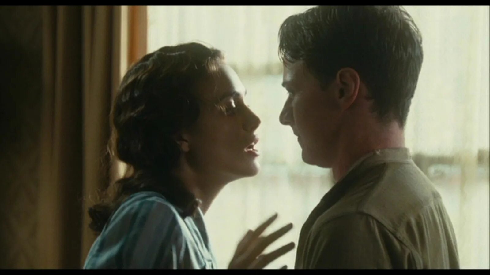 элис ив и крис эванс. Alex f клип. крис эванс поцелуй. пенн бэджли и эмма стоун. вернись ко мне фильм.