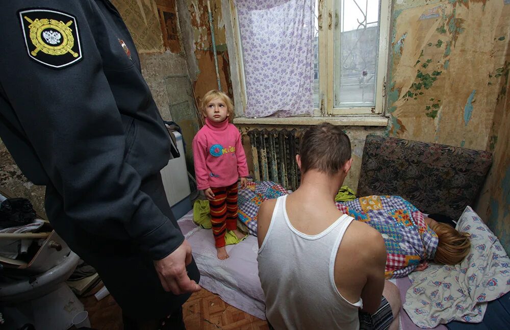 Если родственники судимы возьмут в полицию