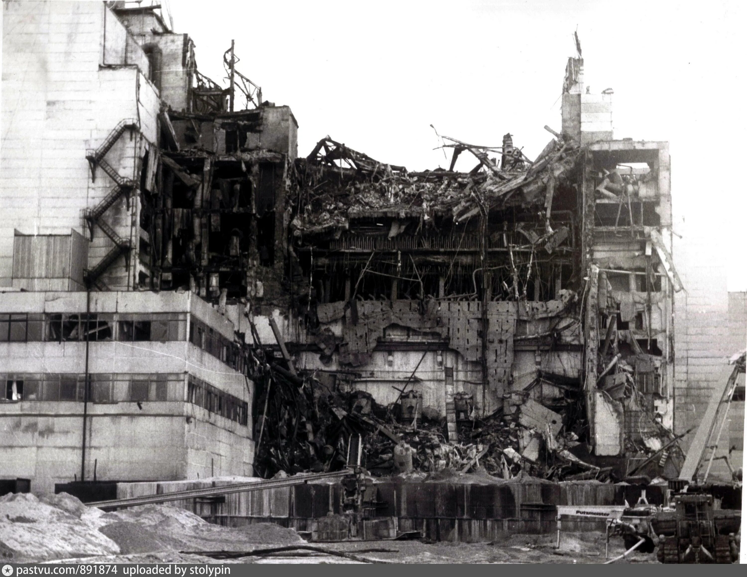 Как взорвался 4 энергоблок. Аэс припять 4 энергоблок. Атомная электростанция чернобыль 4 энергоблок. Как взорвался 4 энергоблок. Как взорвался 4 энергоблок.