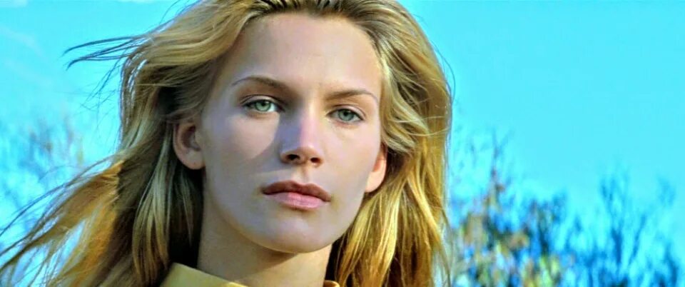 Наташа хенстридж фото особь Natasha Henstridge Big Cleavage 01 Asistiendo a la cel. Flickr