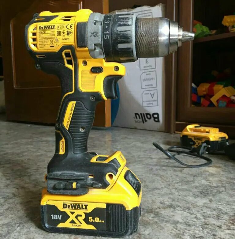 Девольт 18 вольт купить. DEWALT dcd791. Шуруповерт ДЕВОЛТ ДСД 791. Шуруповерт ДЕВОЛТ безщеточный. DEWALT a901 шуруповерт.