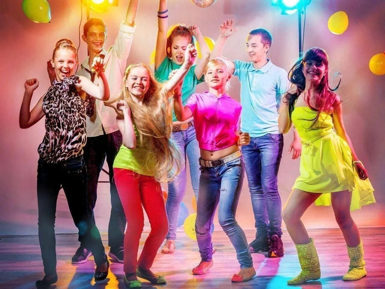 Танцевально-игровая программа. Тематическая дискотека. Дискотека в дк. Фон для объявления дискотеки. Развлекательные мероприятия для молодежи.