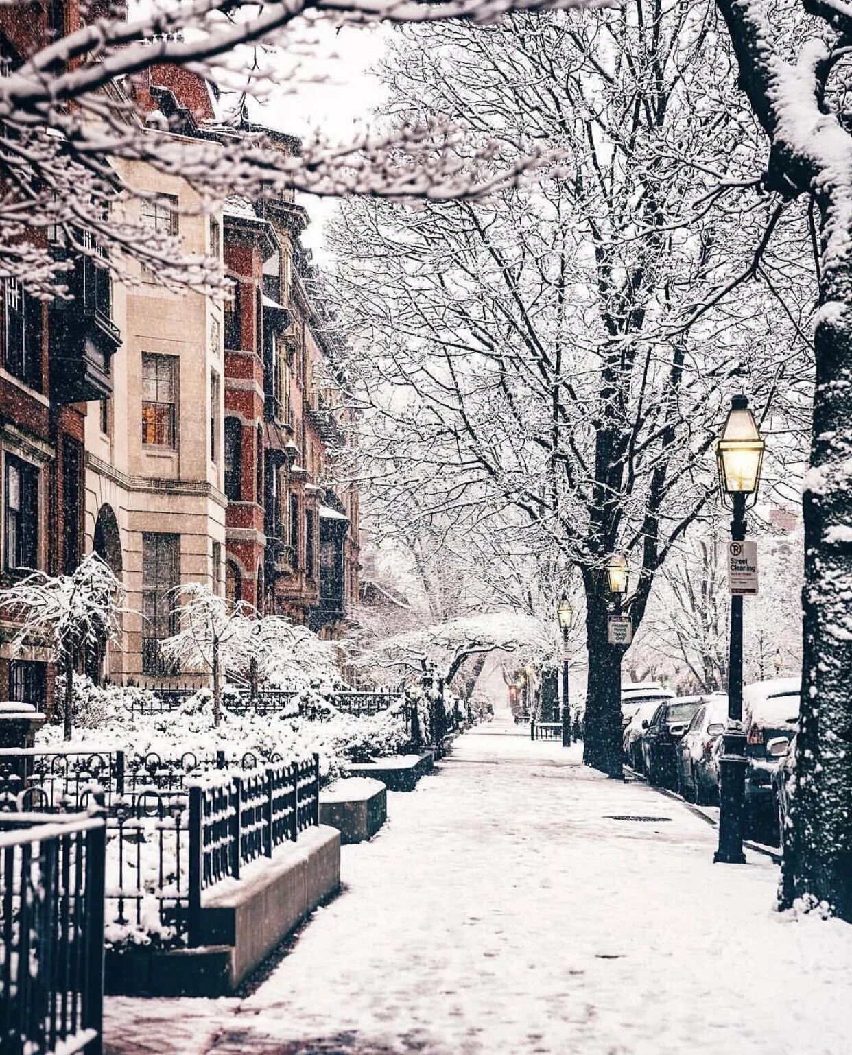 Фото на улице на телефон. Зимний Нью-Йорк Брайтон. Зимний город. Красивые зимние улицы. Заснеженный город.