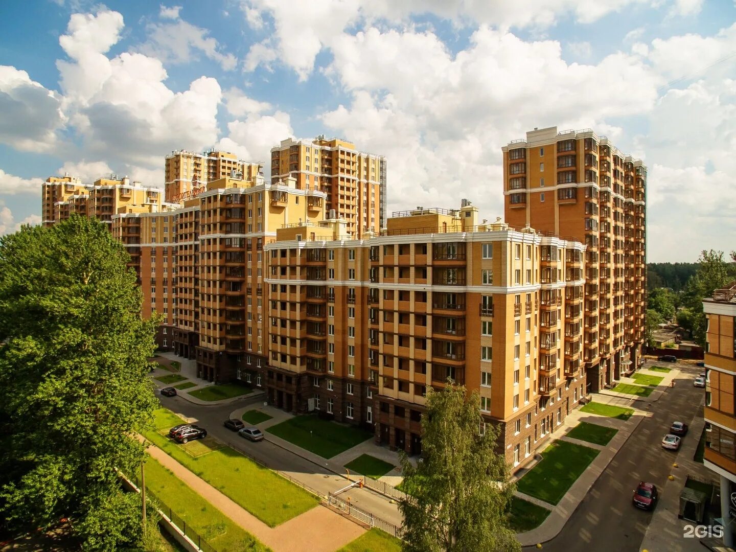 Стройтрест наука жк. Новостройка коммерция бизнес. Жк архитектор кудрово. Строительный трест лиственная. Панорама новостроек цветных.