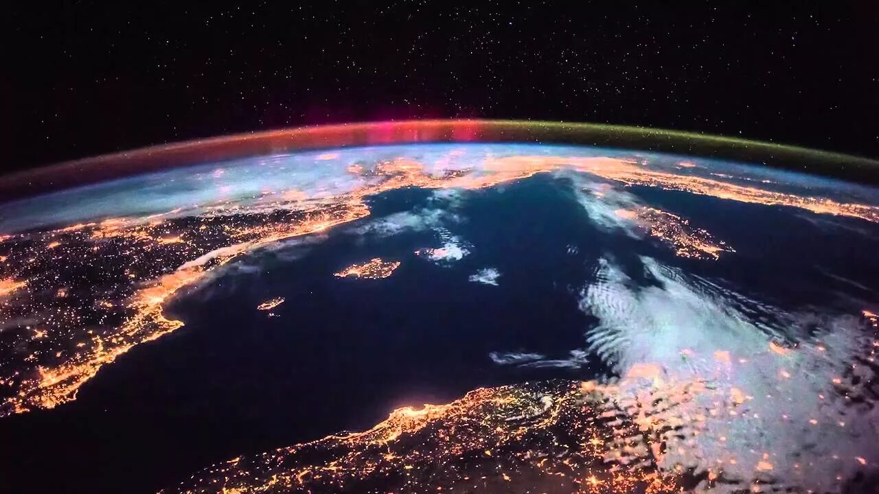 Жить в реальном времени. Вид земли из космоса. Реальные снимки земли из космоса. Россия вид из космоса. Реальный вид земли.