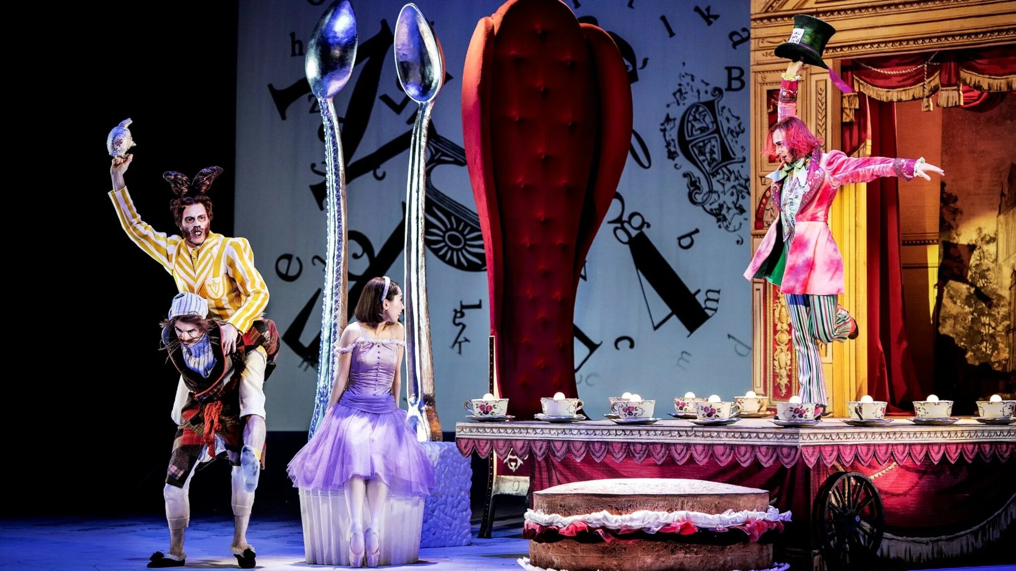 иллюзионный спектакль алиса в стране чудес. кристофер уилдон алиса в стране чудес. спектакль алиса в стране чудес в театре. алиса в стране чудес 2011. квест алиса в стране чудес.
