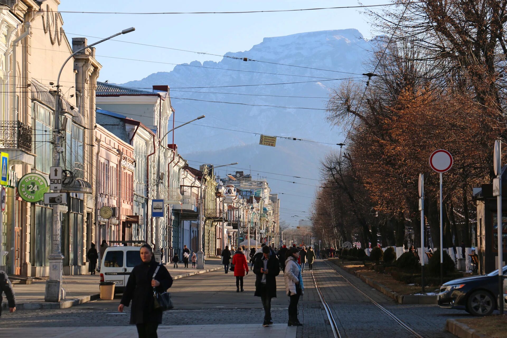 Прогноз погоды во владикавказе. Пагөда владикавказе. Владикавказ фото города. Улица николаева город владикавказ. Исса плиев памятник во владикавказе.