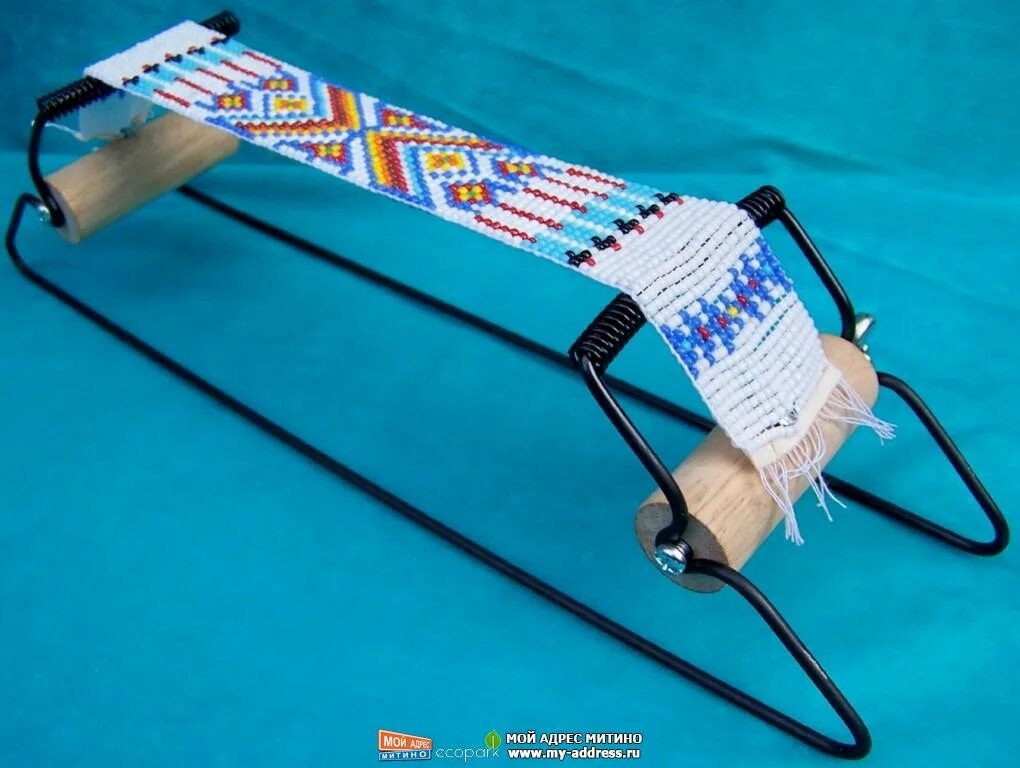 Станочное ткачество бисером. Набор нитей для плетения браслетов. Ткачество бисером на станке. Станок для плетения бисером. Станок для фенечек.