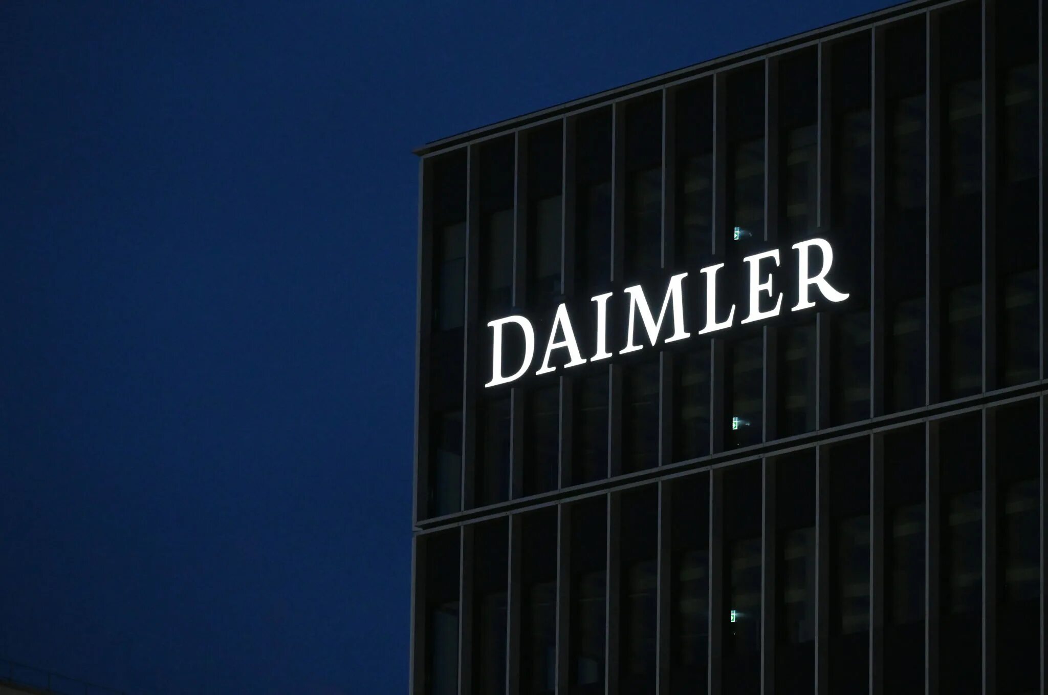 Daimler ag mercedes-benz. Мерседес даймлер бенц. Даймлер сити германия. Daimler концерн. Глава мерседес цетше мерседес.