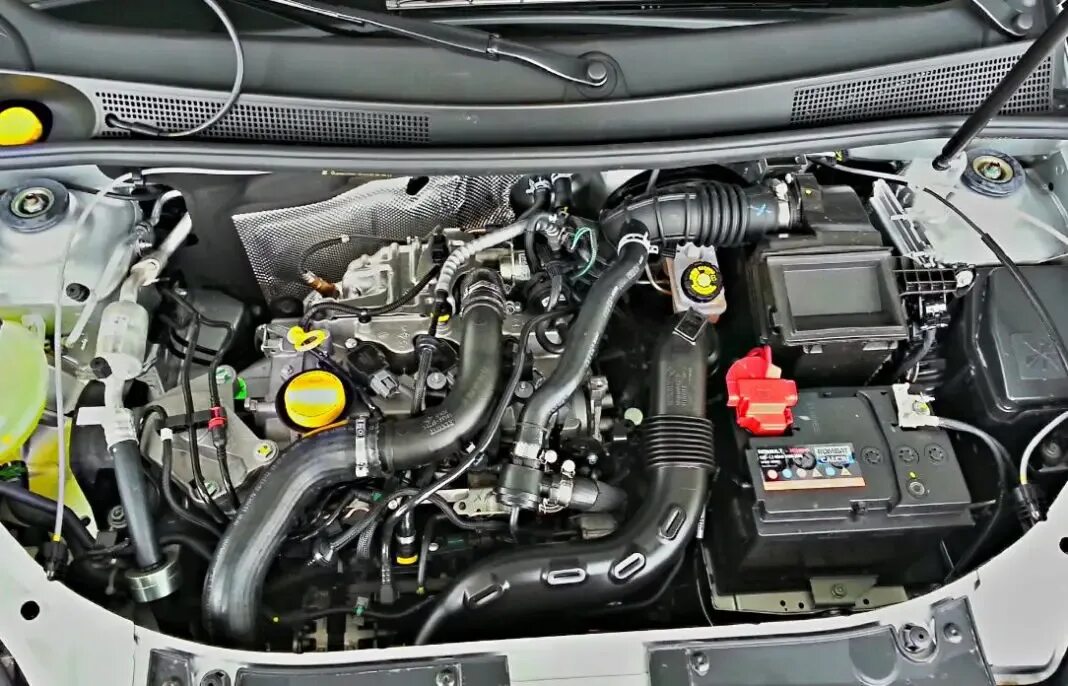 1.3 tce 150. Renault Logan 0.9 Turbo. Двигатель Рено 1.4 TCE. Рено 0,9 турбо. Рено Логан 0.9 двигатель.