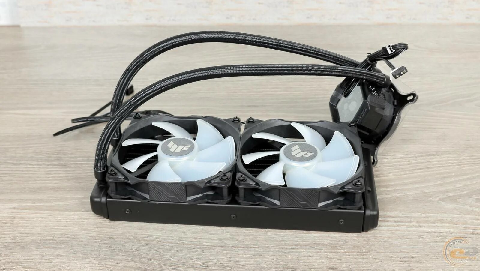 Asus lc 240. Asus lc 240 помпа. водяное охлаждение asus tuf gaming. lc 240.