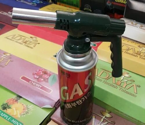 Газовый баллончик для розжига костра. Газовый баллончик для кальяна. Поджиг для газового баллончика. Горелка для розжига угля dystate. Баллон для растопки.