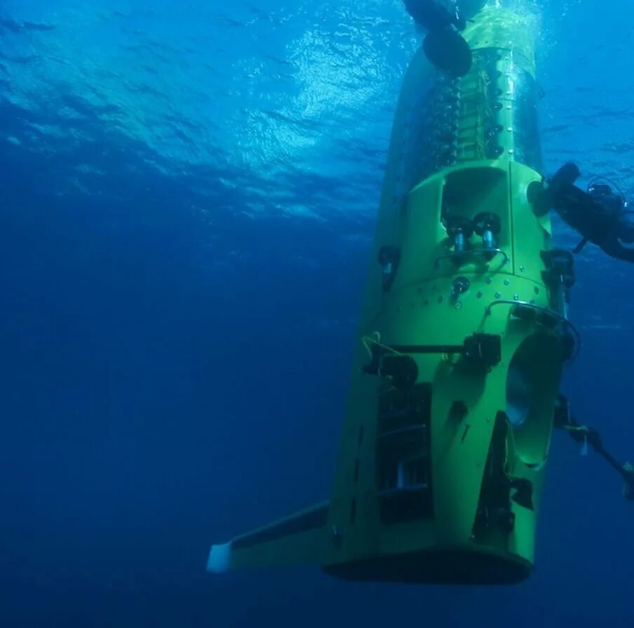Deepsea challenger батискаф. Батискаф джеймса кэмерона. Марианская впадина челленджер. Гломар челленджер марианская впадина. Марианская впадина челленджер.