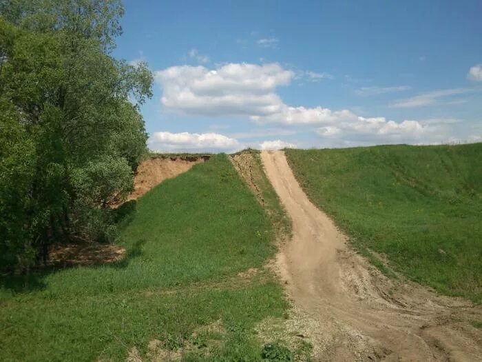 Значение холм горка. Дуванный овраг Кузнецк. Овраг Королев горка. Мурановские холмы овраг. Низина оврага.