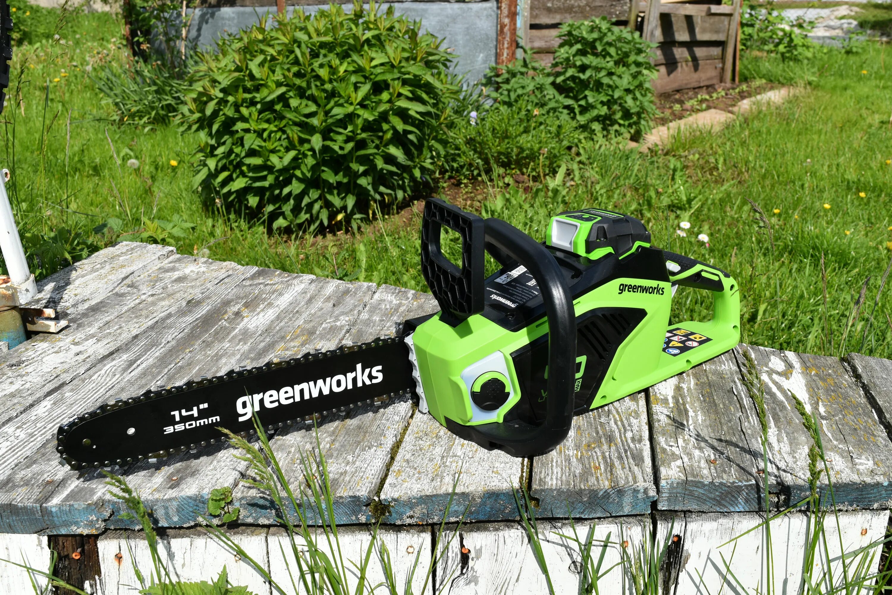Greenworks пила. Greenworks g40cs25k4 пила аккумуляторная цепная. greenworks gt40cs18. greenworks 29727; greenworks 2923307. обзор бензопил greenworks.