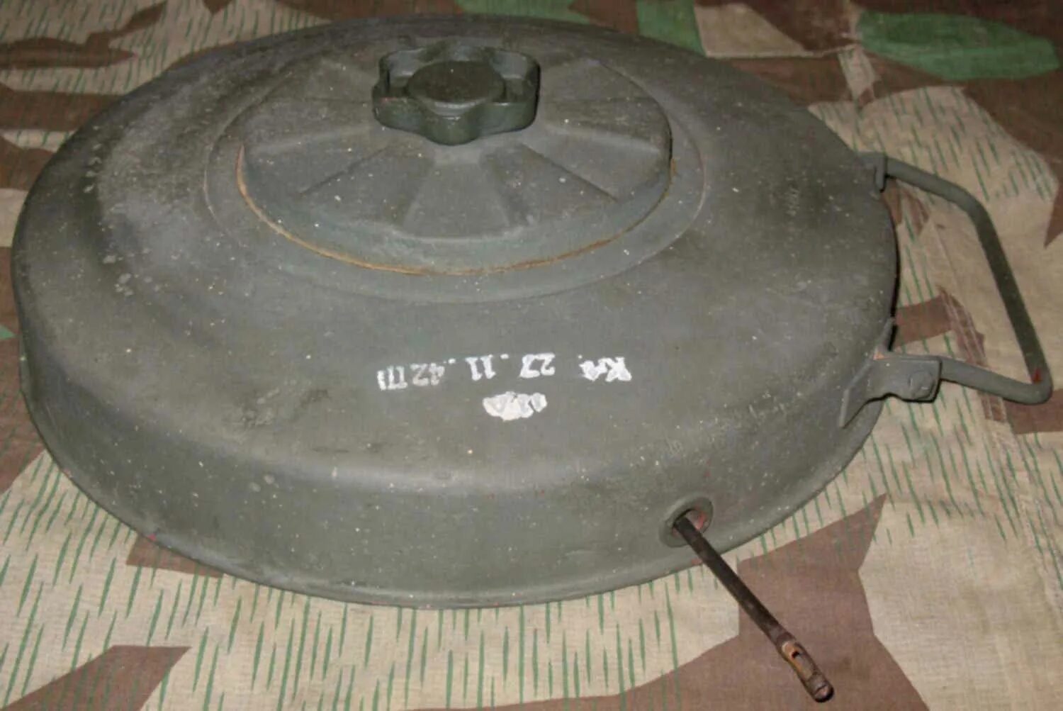 Мины tmi 42. Немецкая противотанковая мина tmi 35. Немецкая противотанковая мина tmi 35. М 42 мина. Противотанковая мина tmi 42.