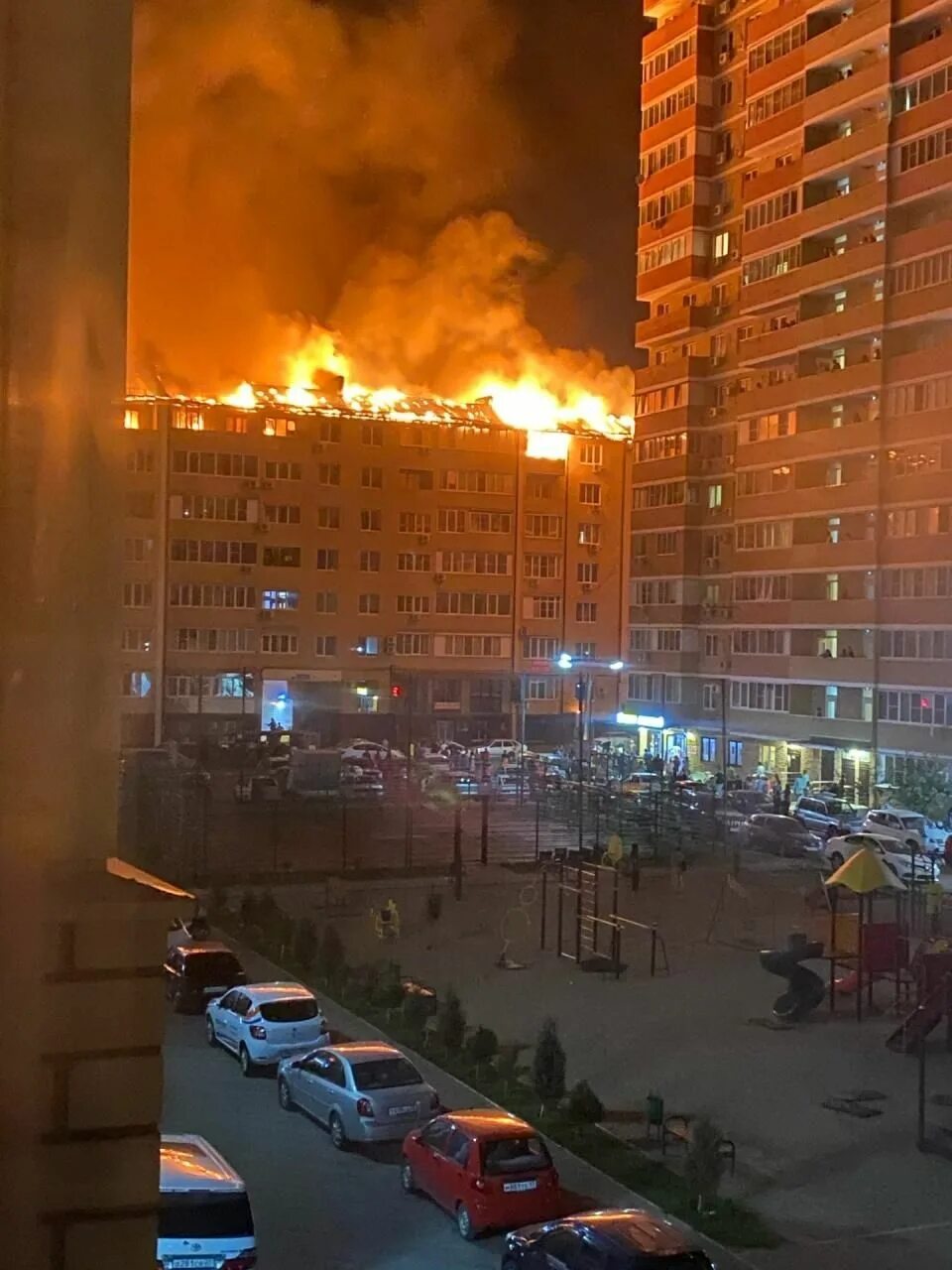 Там горела. Пожар в Краснодаре 13.09.2020. Пожар в Краснодаре 2020. Пожар в Краснодаре многоэтажка. Пожар в восьмиэтажном доме в Краснодаре.