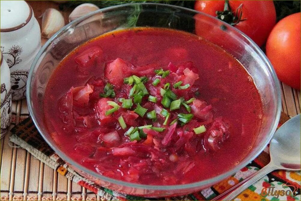 Борщ без свеклы. Борщ с капустой и картофелем. Борщ без свеклы. Борщ с капустой но не красный. Украинский борщ.