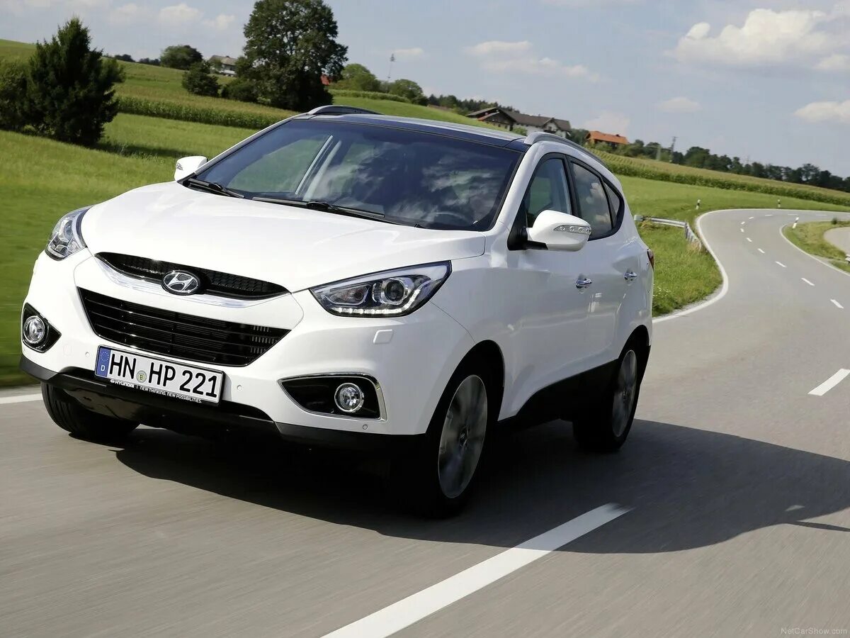 Hyundai ix35 2013. Hyundai ix35. Hyundai ix35. Hyundai i35 хэтчбек. Hyundai ix35 2010.