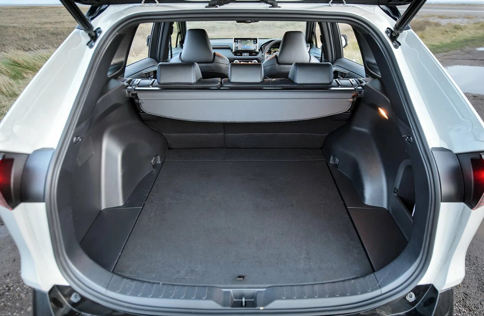 Как снять багажник тойота рав 4. Toyota rav4 2019 багажник. тойота рав 4 2019 багажник. toyota rav4 2014 багажник. тойота рав 4 2015 багажник.
