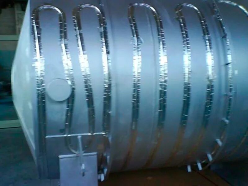 Обогрев резервуаров греющим кабелем. Кабельный обогрев рвс-5000. Обогрев цистерны греющим кабелем. Прогрев емкостей. Система обогрева трубопроводов греющим кабелем.