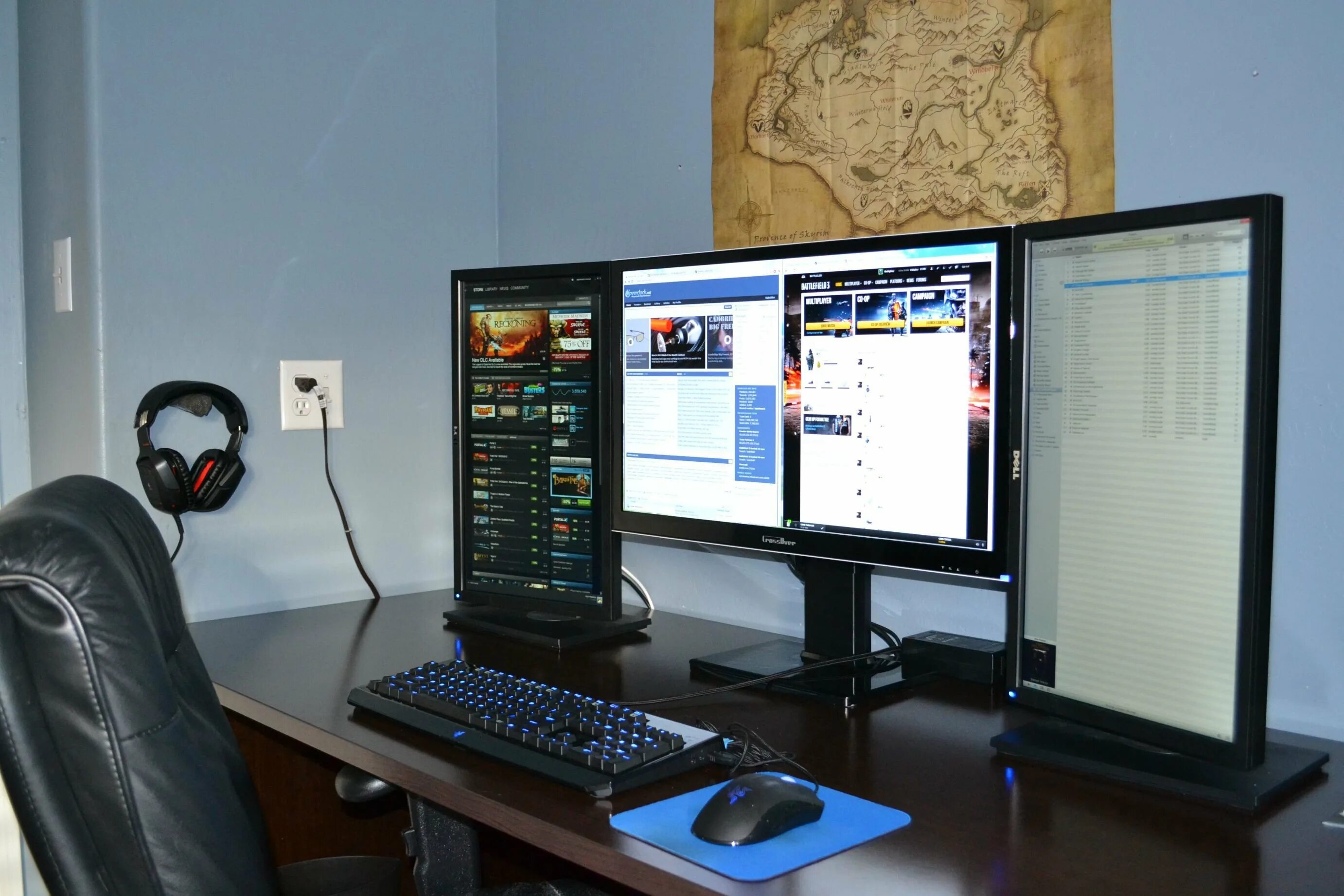 Сколько setup. Пк setup 2 монитора. рабочее место с компьютером. много мониторов. 3 монитора.