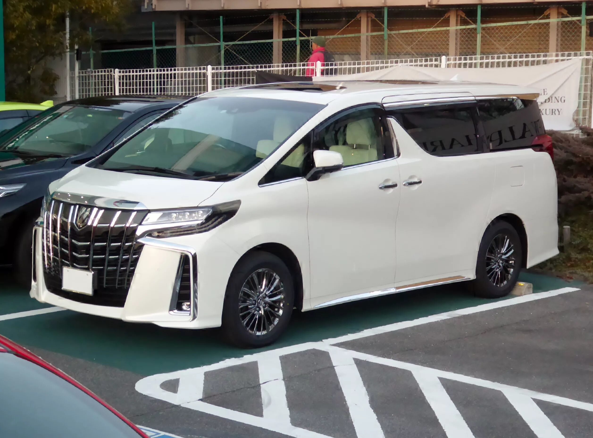 Alphard Toyota Alphard. Тойота альфард 2017. Toyota Alphard III. Тойота альпхард 2017. Отличается альфард