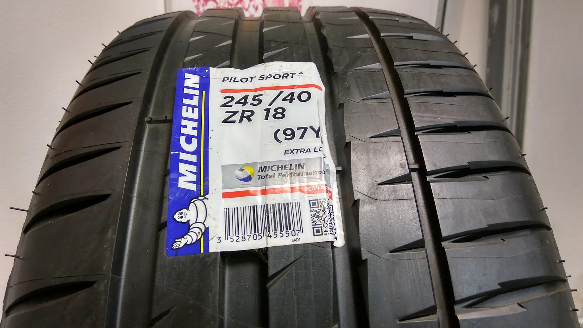 Michelin pilot sport 5 245 40. Michelin Pilot Sport 4 245/40r18 93y. Michelin 245/40 ZR 18. 245/40zr18. Michelin Pilot Sport ps4.