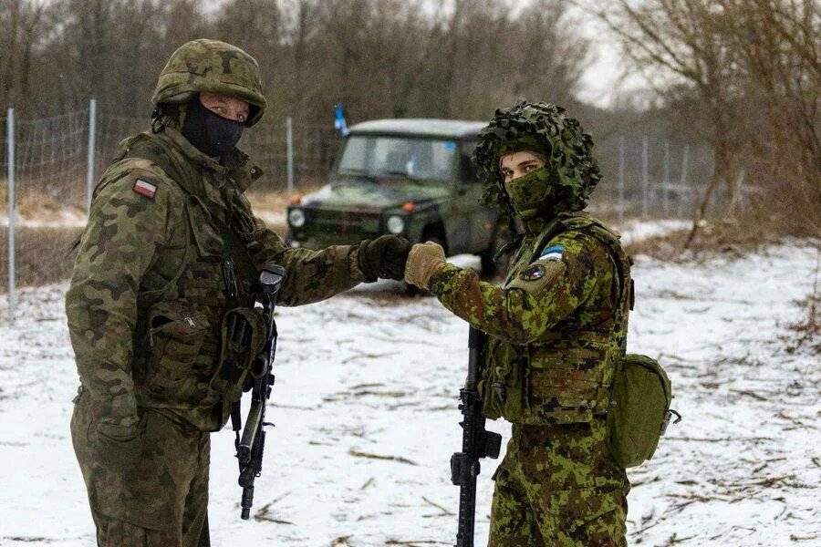 Военное продвижение российских войск на украине сегодня. Военные на границе. Российская армия. Российские войска на Украине зима. Российские военные и украинские военные.