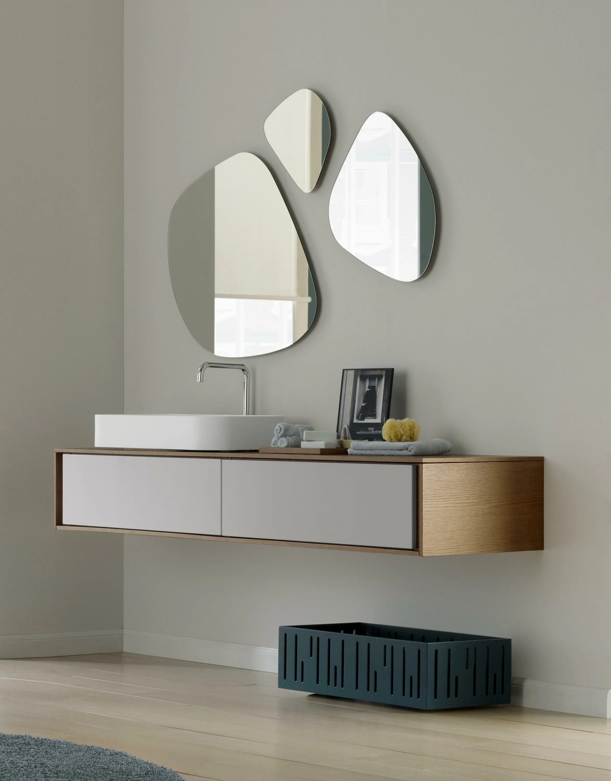 Stone shape. HM зеркало ассиметричное. Дизайнерские зеркала. Форма зеркал в ванную. Зеркало в ванну необычной формы.