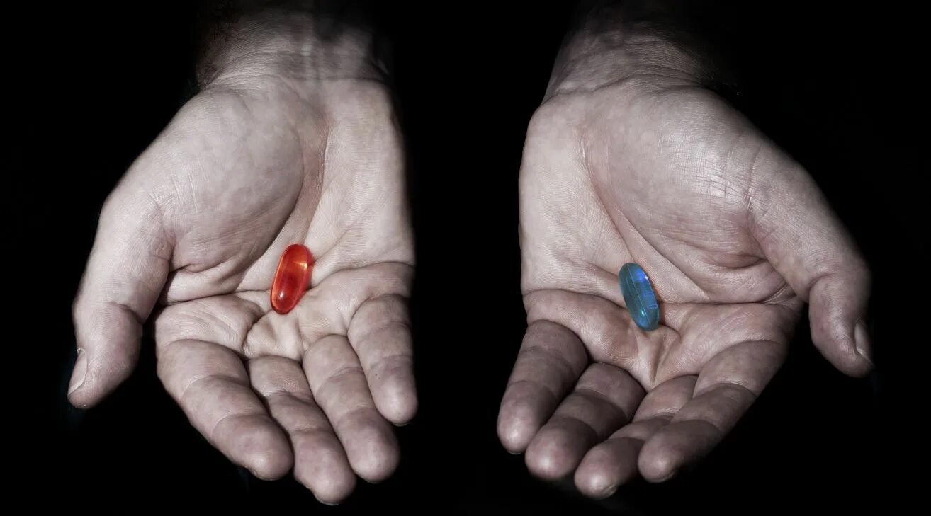 Прими красную таблетку. Red Pill Blue Pill. Морфеус 2 таблетки. Морфеус красная и синяя таблетка. Матрица Морфеус две таблетки.