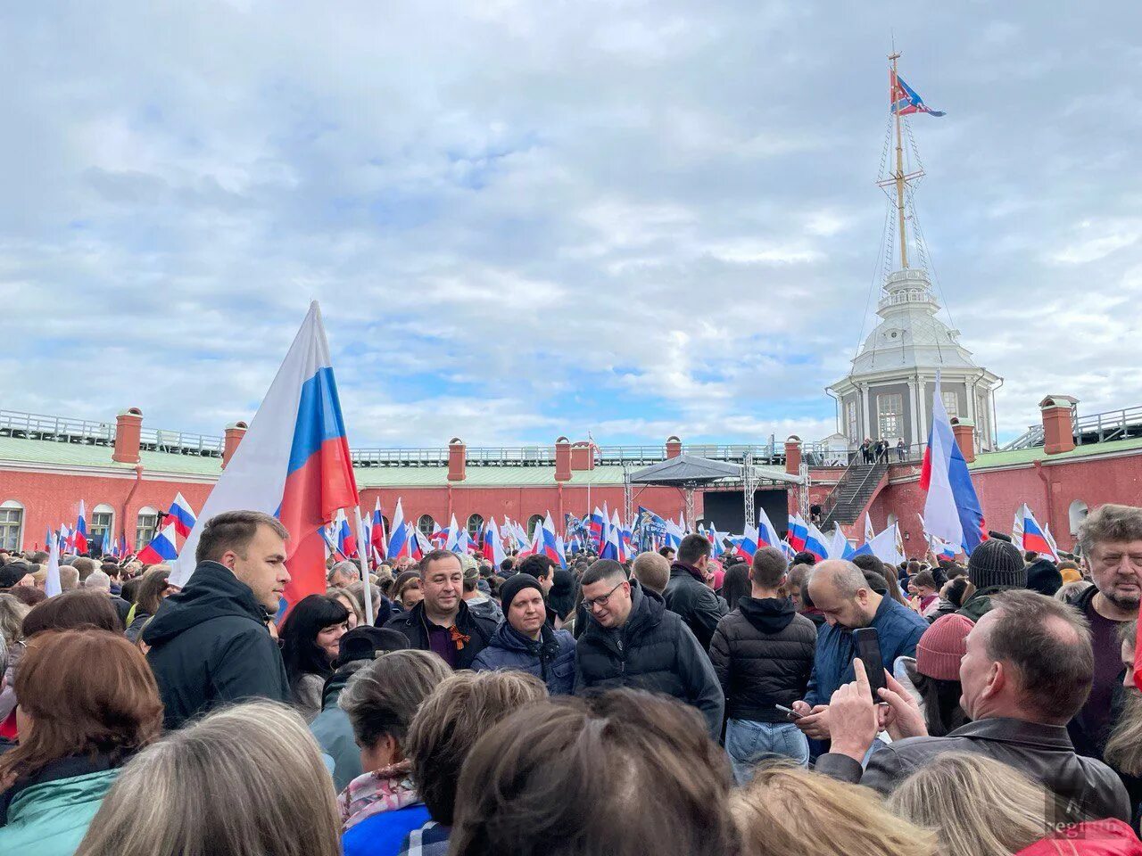 Митинг на Петропавловской крепости. Митинги СПБ 2022. Митинги в Санкт-Петербурге сейчас. Санкт-Петербург митинг сегодня. Референдум сегодня