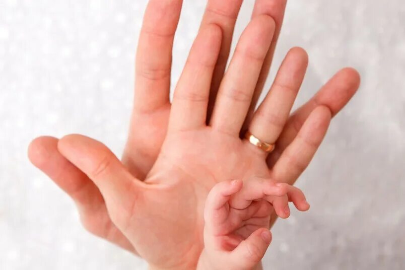 Ладошки 3. Ладошки семьи. 4 ладошки семья. ладони семьи. ладоши семьи троих.