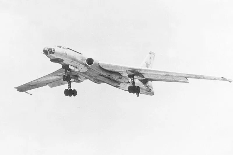 Самолет ту 16 в. Туполев ту-16. самолет бомбардировщик ту 16. туполев ту-16 дальний бомбардировщик и ракетоносец.