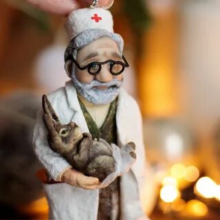 Елочная игрушка айболит