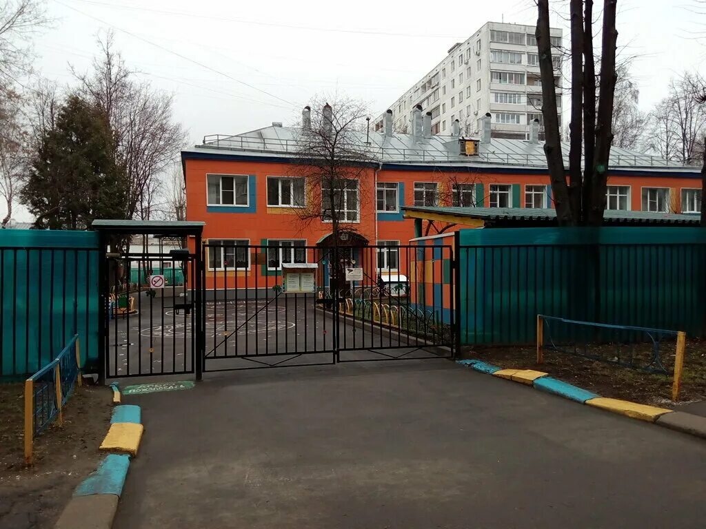 Классическая гимназия в москве. Новопоселковая 5а гимназия. Московская классическая гимназия на новопоселковой. Гимназия 610 здание на малом проспекте пс. Классическая гимназия свободы 51.