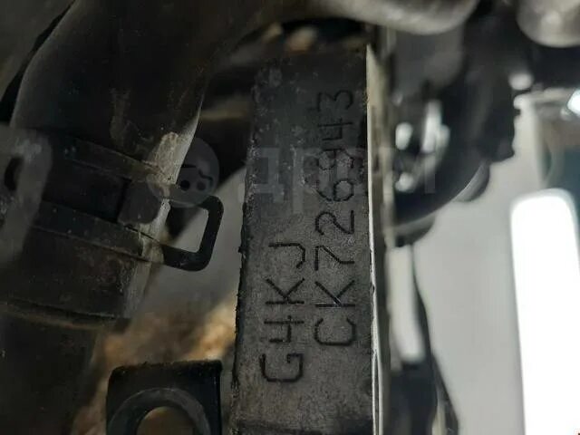 Где находится номер двигателя на пежо 307