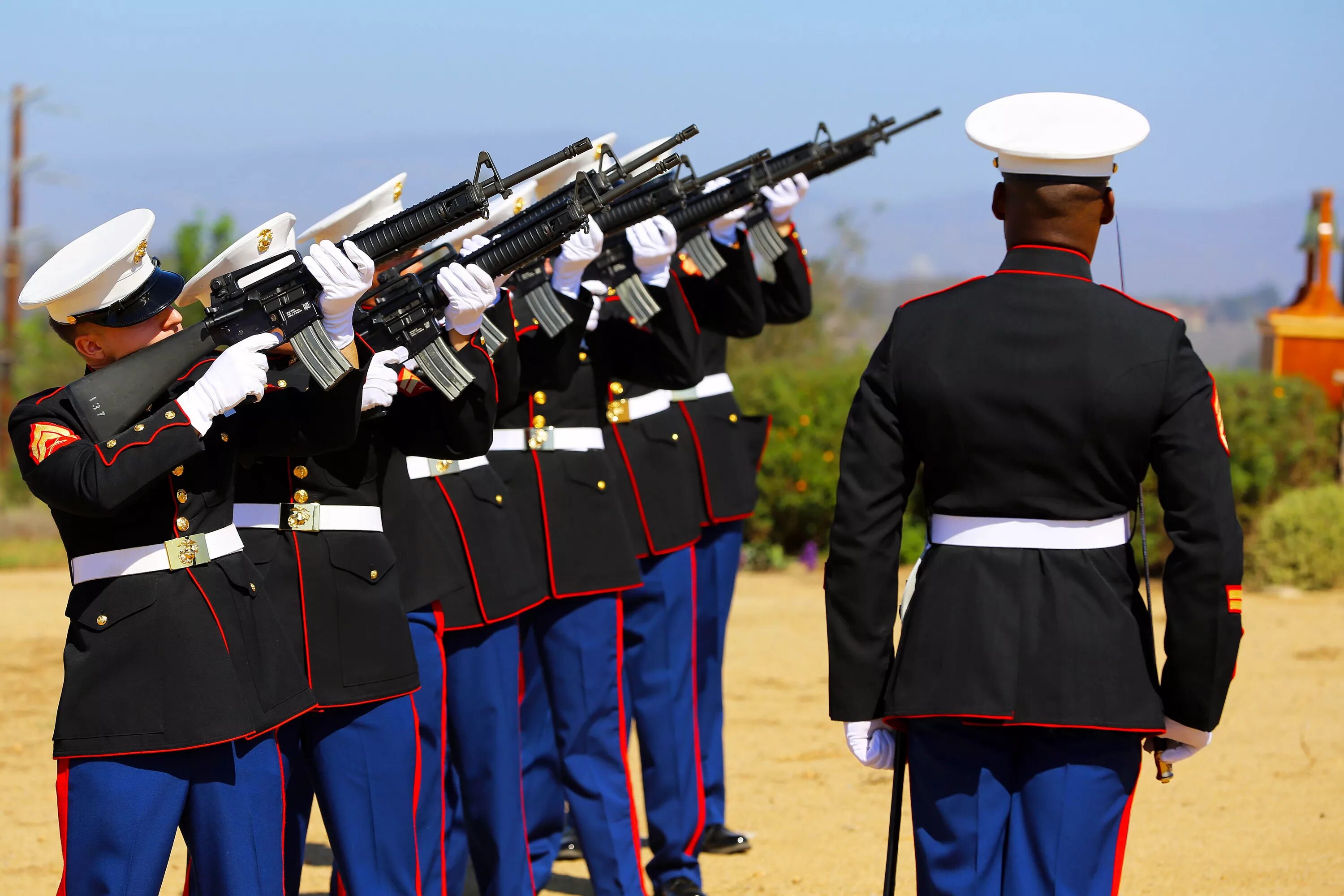Парадная форма сша. Usmc dress blue-морские пехотинцы. usmc marine corps uniforms. американская парадная военная форма. форма корпуса морской пехоты сша.
