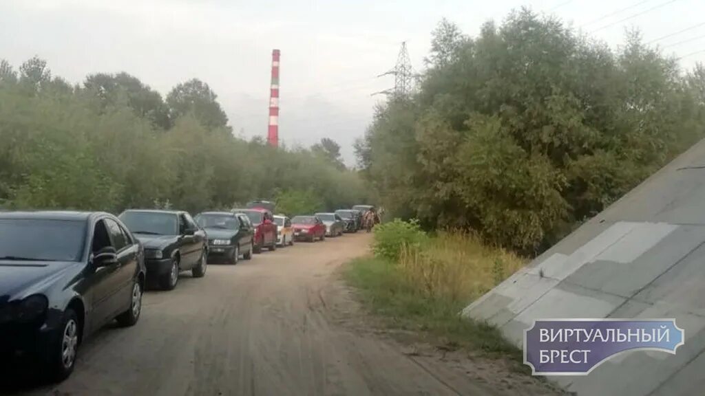 Очередь на границе с польшей тересполь. Брест граница с Польшей. Граница Брест Польша сейчас. Граница Варшава Брест.