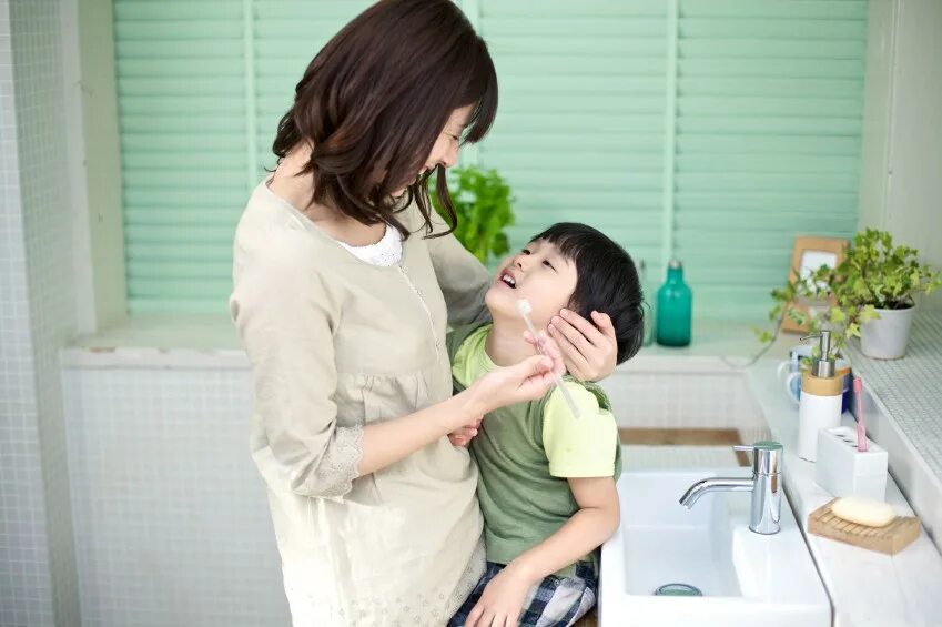 мамы японии видео. мамы японии видео. мамы японии видео. японские мамки на кухне. японские мамки с мальчиками.