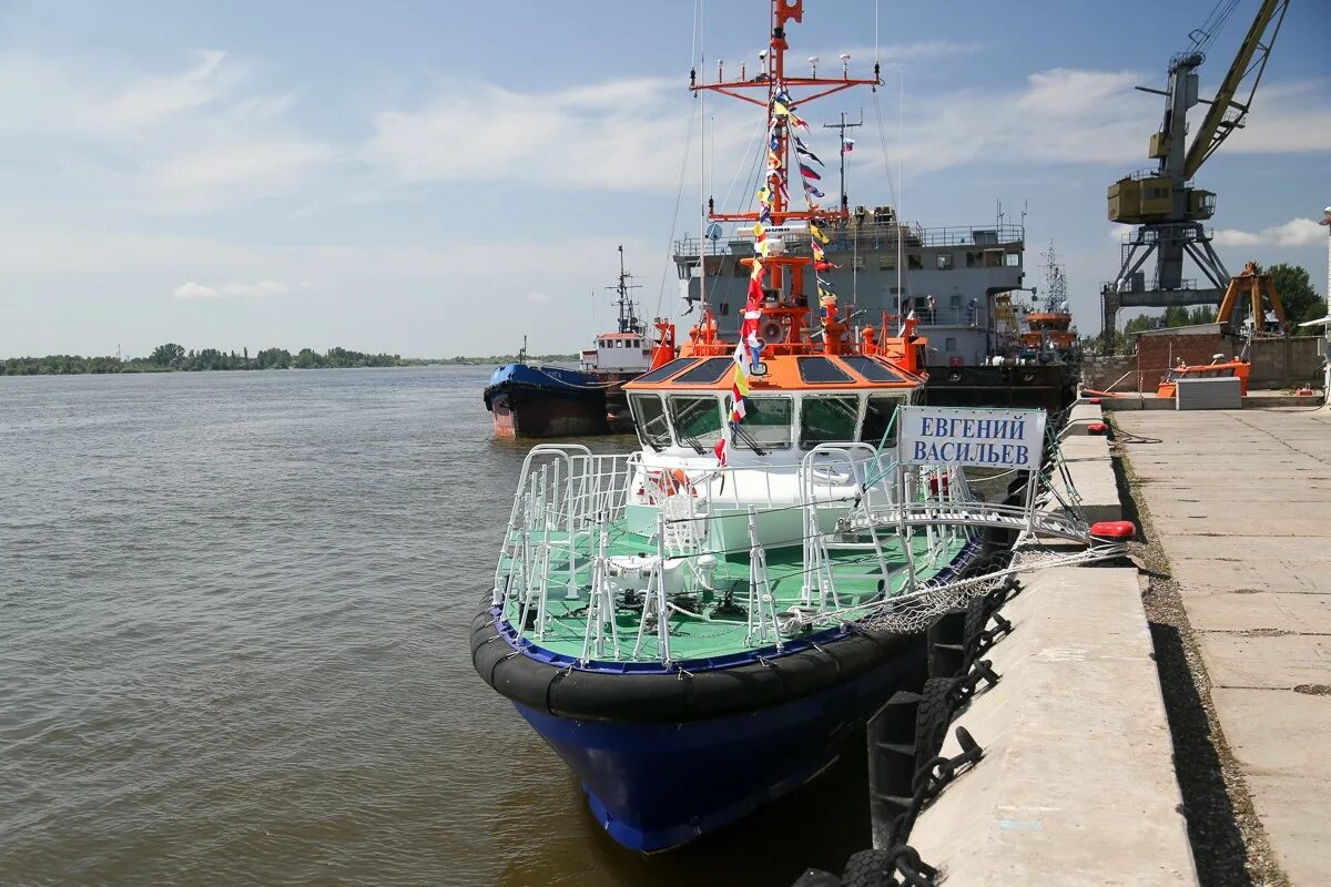 Порт астрахани сайт. Морской порт Астрахань. Морпорт Астрахань. Лоцманский катер 1459. Астрахань (порт) корабль.