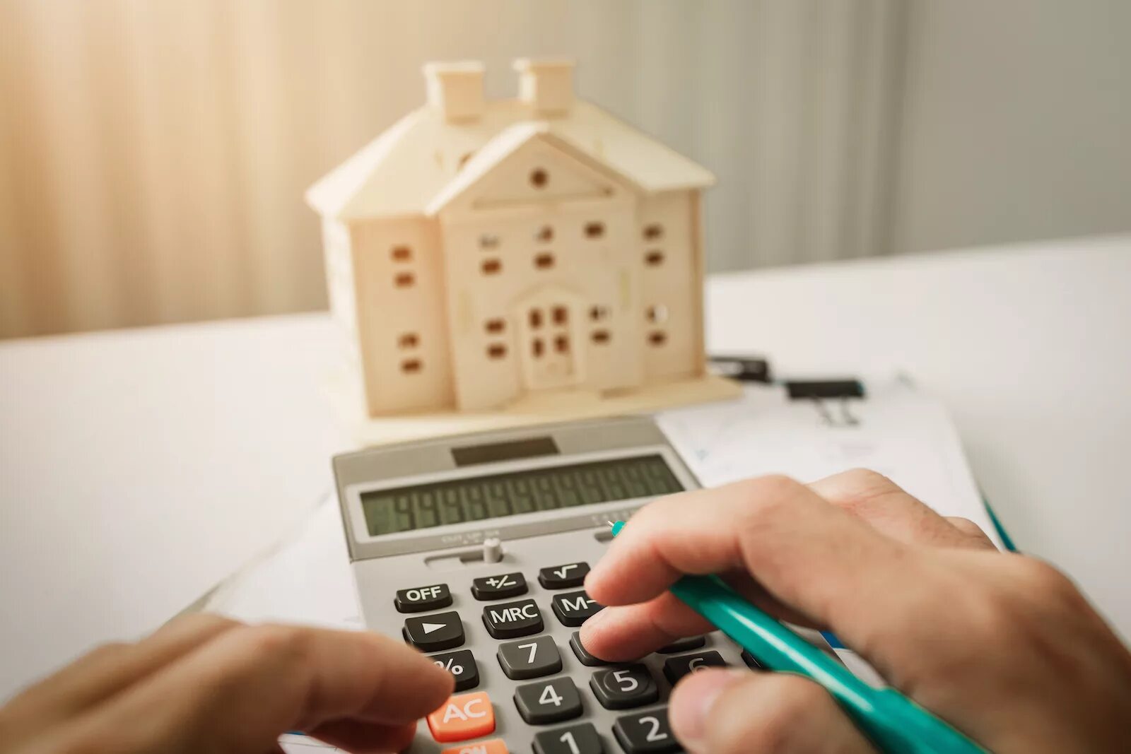 Домик с ключами. Страхование. Homes payment. Инвестор в недвижимость. Ипотечное кредитование.