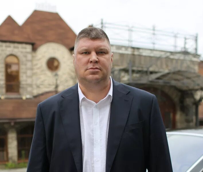 Андрей свиридов. Охранник сильвестра андреевича. Сериал саша таня телохранитель гена. Охранник сильвестра андреевича. Сериал универ охранник гена.