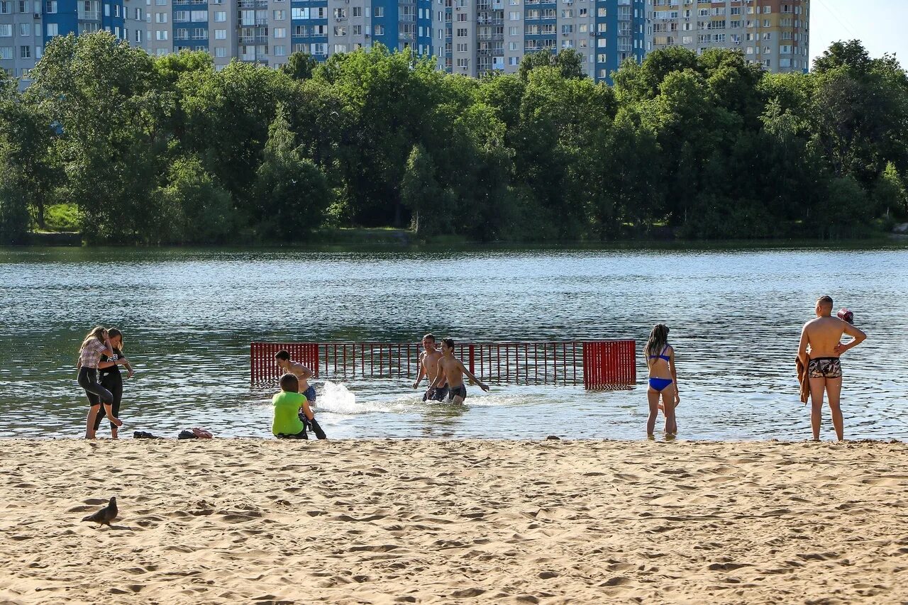 Где можно отдохнуть в нижнем новгороде. Пляж в нижнем новгороде на волге. гребной канал в нижнем новгороде пляж. пляж нефтяник нижний новгород. пляж на оке нижний новгород.