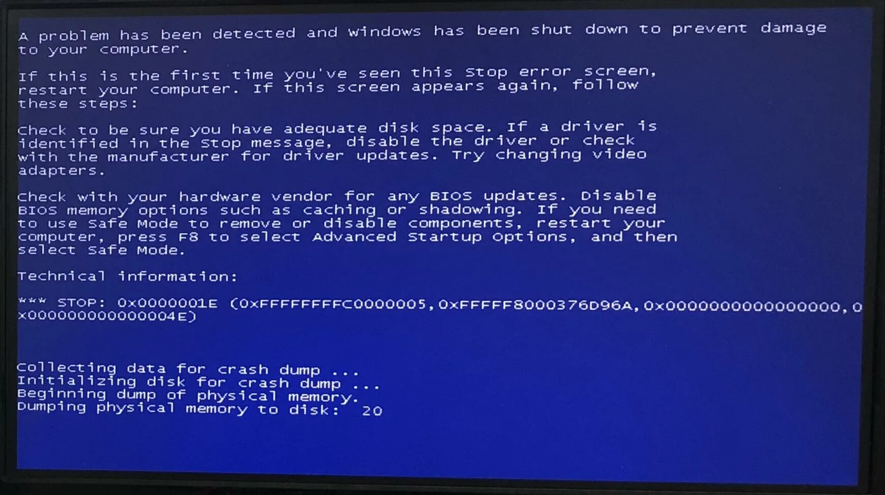 Синий экран при установки драйвера. Синий экран. Экран смерти Windows 7. Синий экран Windows 7. Синий экран при установке.