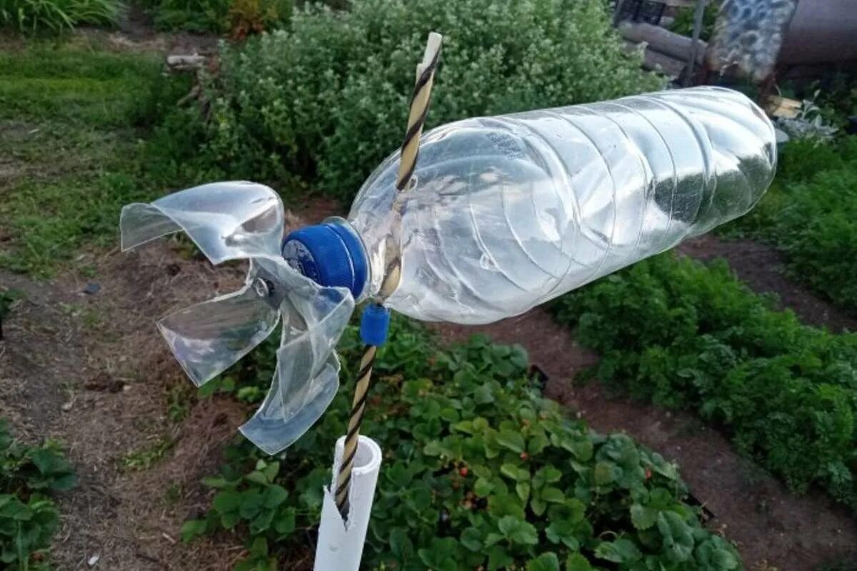 Вертушки от кротов своими руками из пластиковых. Ветряной отпугиватель кротов. вертушка отпугиватель кротов ветряной. от кротов отпугиватель вертушка. вертушки от кротов отпугиватель кротов.