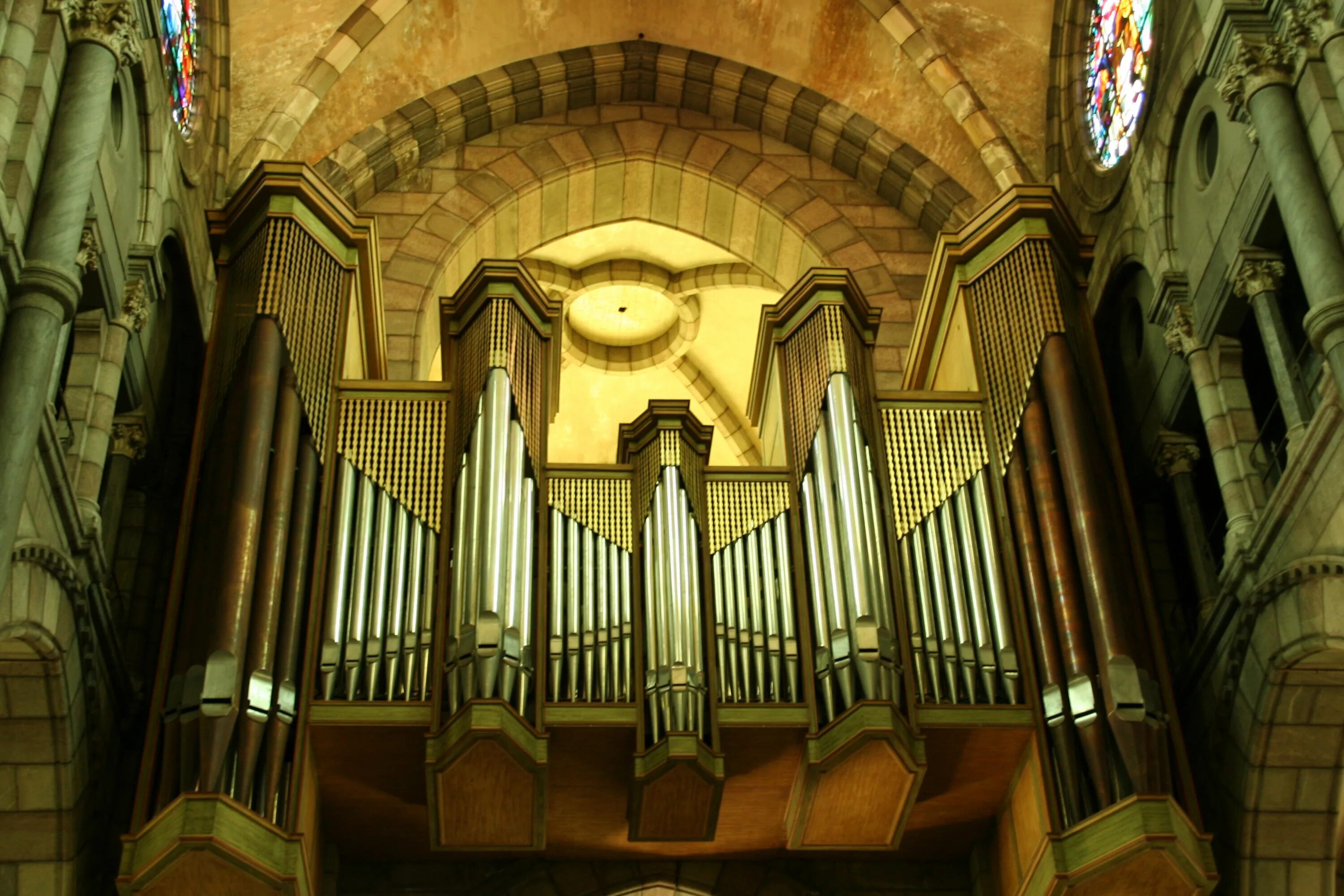 Samora Spain Cathedral Organ. Орган музыкальный инструмент. Орган в католическом храме.