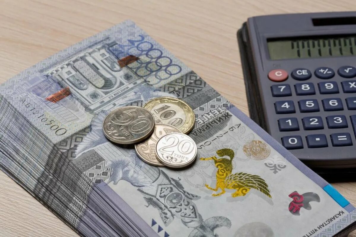 Тенге зарплата. Калькулятор тенге. Обмен валюты калькулятор. Калькулятор казахстанских тенге. Курс тенге к рублю.