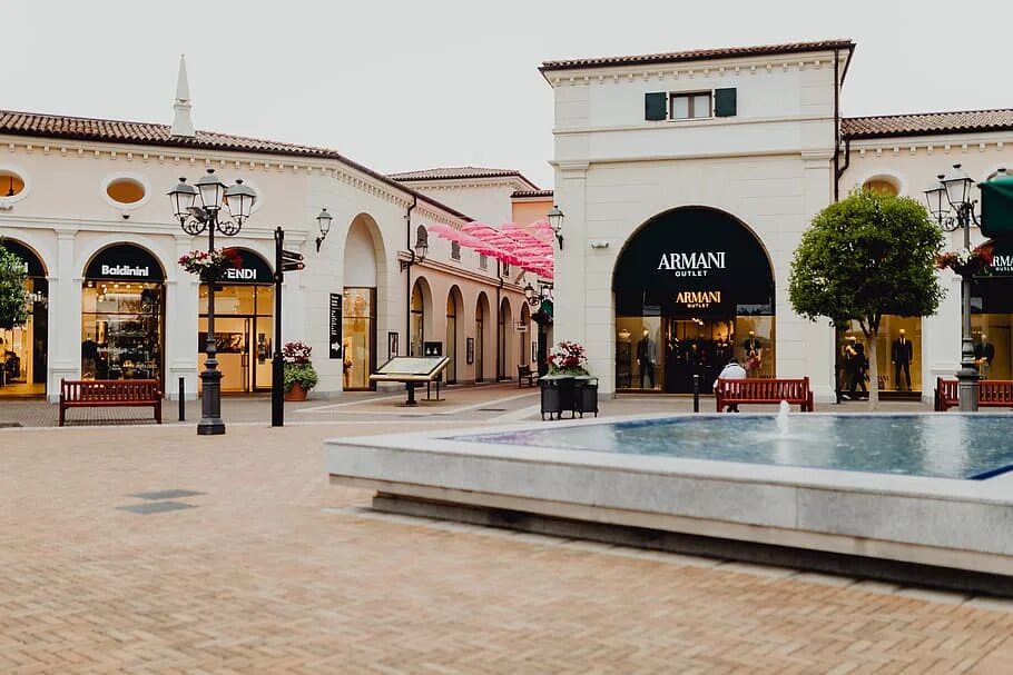 Outlet фото. Венето Noventa di Piave Designer Outlet. Аутлеты Италии Венето. Taberna Италии аутлеты. Аутлет Александрия Италия.